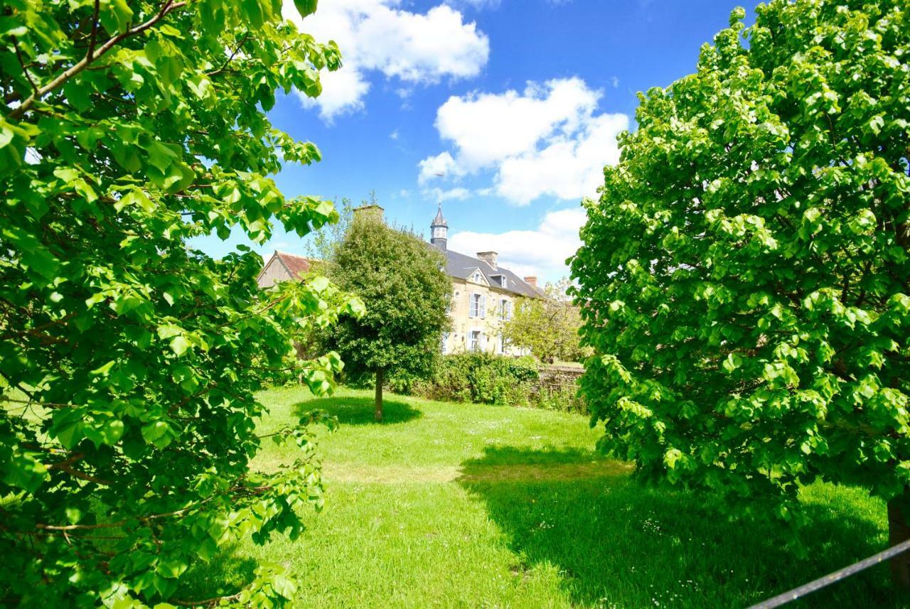 Le Domaine De Cordey Bed & Breakfast Boucé Exterior photo